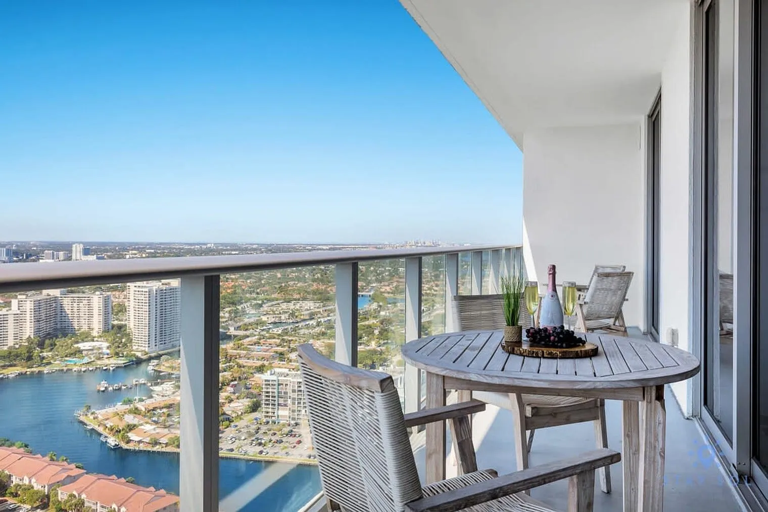 1 bed, 1.0 bath, 796 sqft, $5,916 — Photo 3