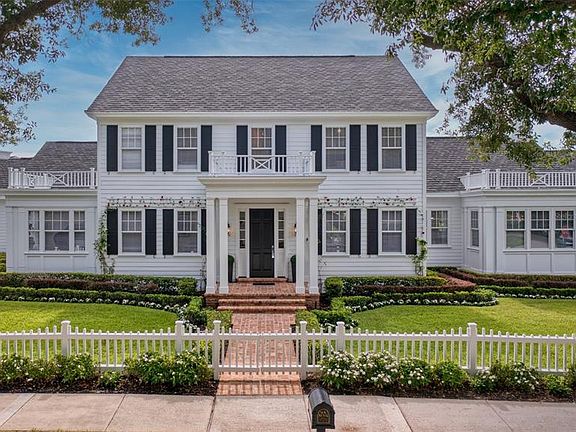 3rd image of 423 Arbor Cir