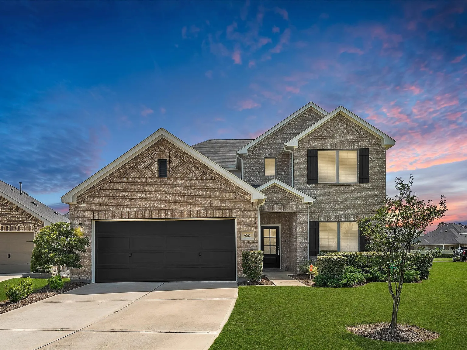 4 bed, 2.5 bath, 2929 sqft, $2,900 — Photo 2
