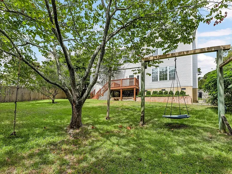 1010 Meridian Dr — Photo 32