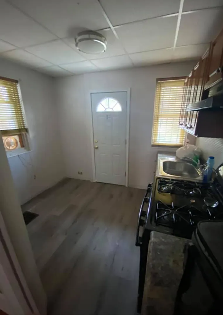 152 N Robinson St. 2 bedroom, 1 bathroom House — Photo 4