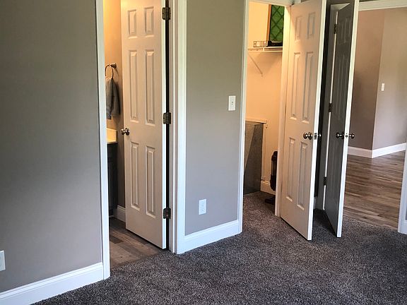 3rd image of 133 E Regent Dr