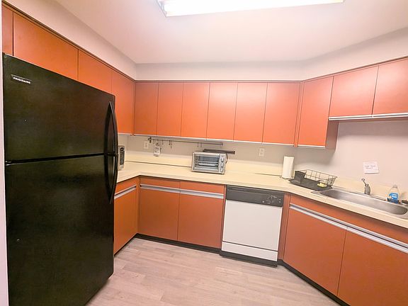 3rd image of 1240 Harmon Cove Tower #1240