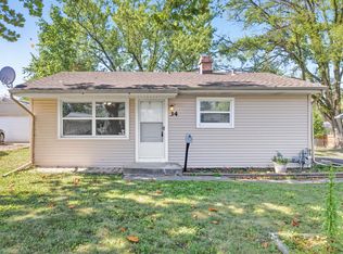 34 Hickory Dr, Carpentersville, IL