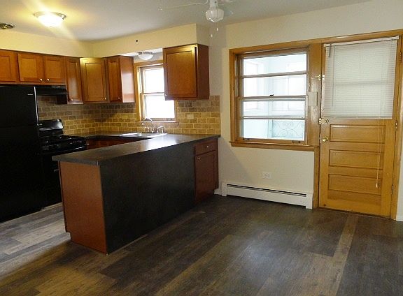 3rd image of 5838 W Montrose Ave APT 1S