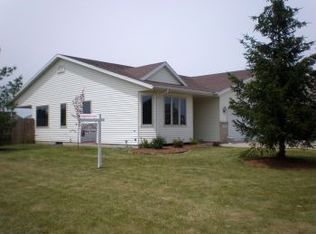 1211 Cheyenne Ct, Fort Atkinson, WI 53538