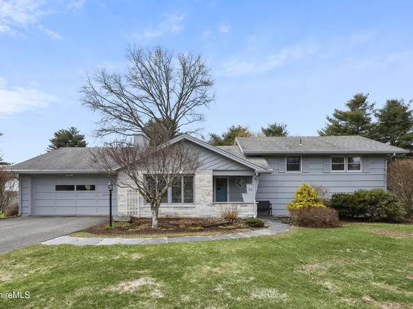 53 Oak Hill Rd, Pittsfield, MA 01201