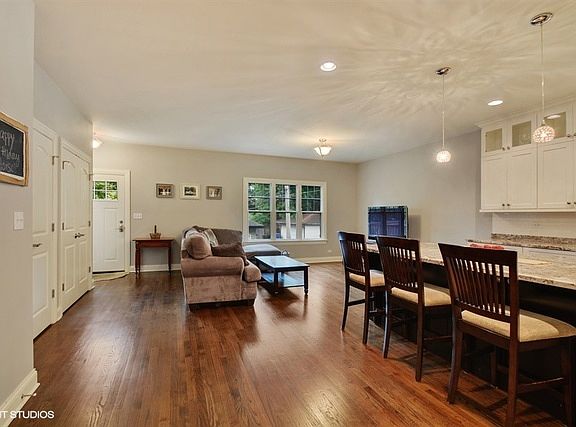 4th image of 2625 W 104th St