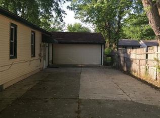 21615 Downing St, Saint Clair Shores, MI 48080