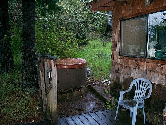 Hot Tub (Back Porch)