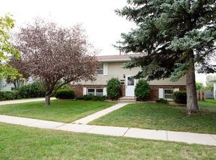 1725 17th St S, Fargo, ND 58103