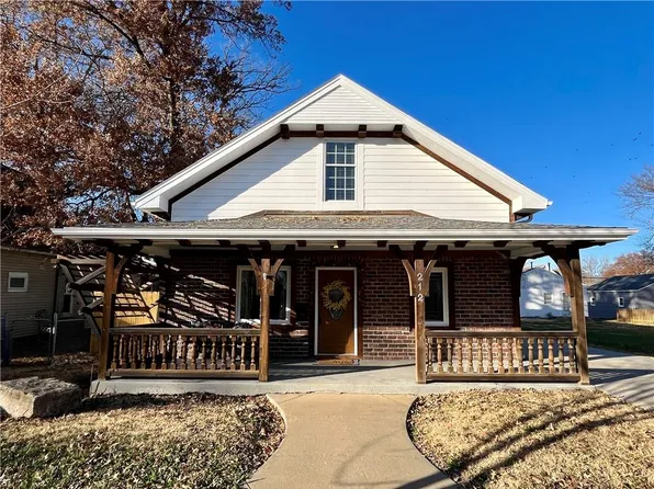 212 Brown Ave, Osawatomie, KS 66064