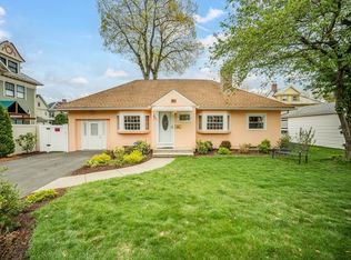 11 Garfield St, Springfield, MA 01108