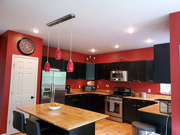 5th image of 401 Whispering Ln