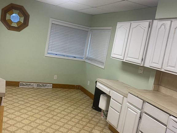 4th image of 406 N Center St