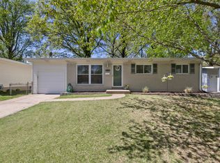 29 San Mateo Dr, Florissant, MO 63031