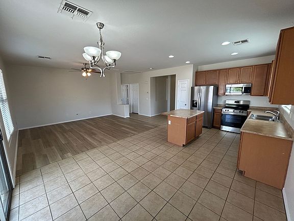 4th image of 10042 W Illini St