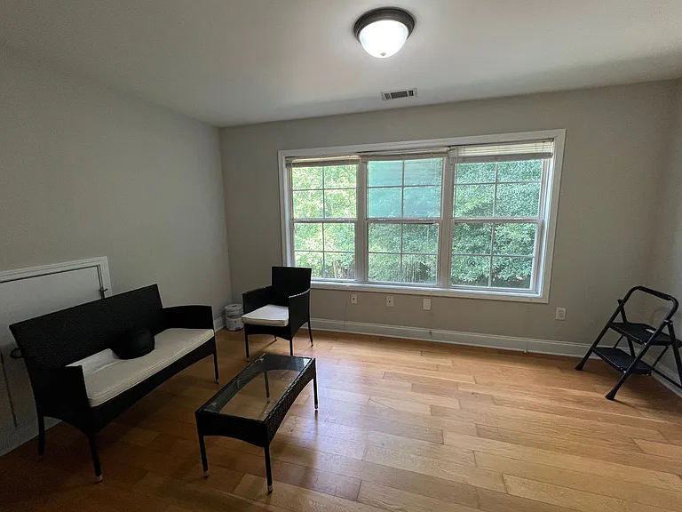 111 E Paces Dr — Photo 8