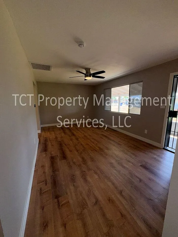 2 bed, 1.0 bath, 713 sqft, $1,595 — Photo 2