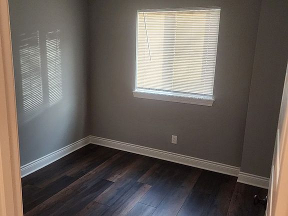 5th image of 418 NE Highland Ln