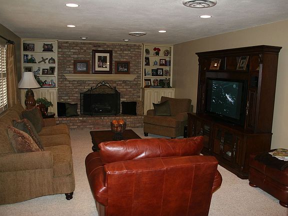 Livingroom (Kitchen view)