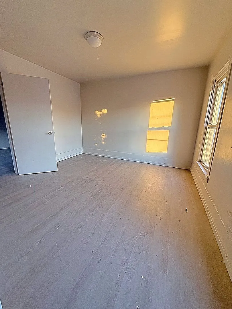 638 Carbon St — Photo 2