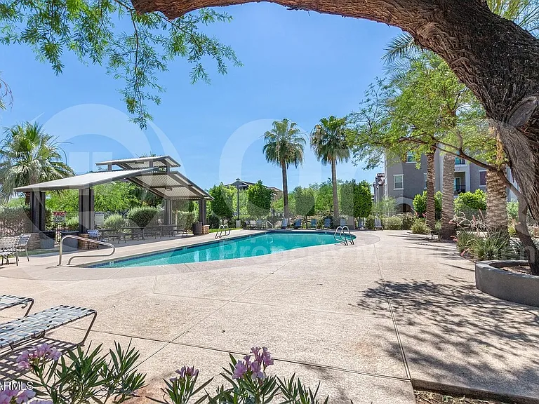 2209 E Pecan Rd — Photo 31