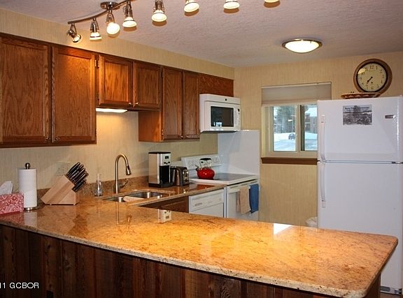 3rd image of 210 Village