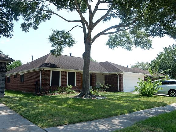 3rd image of 15823 Cambridge View Dr