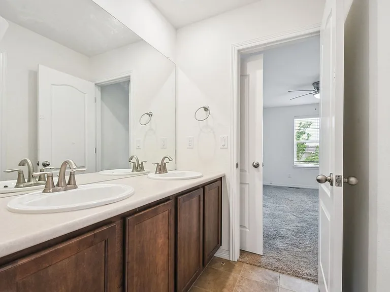 8910 Azalea Ct — Photo 7