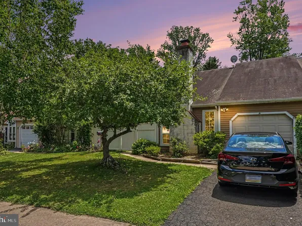 255 Woodstream Ct, Langhorne, PA 19047