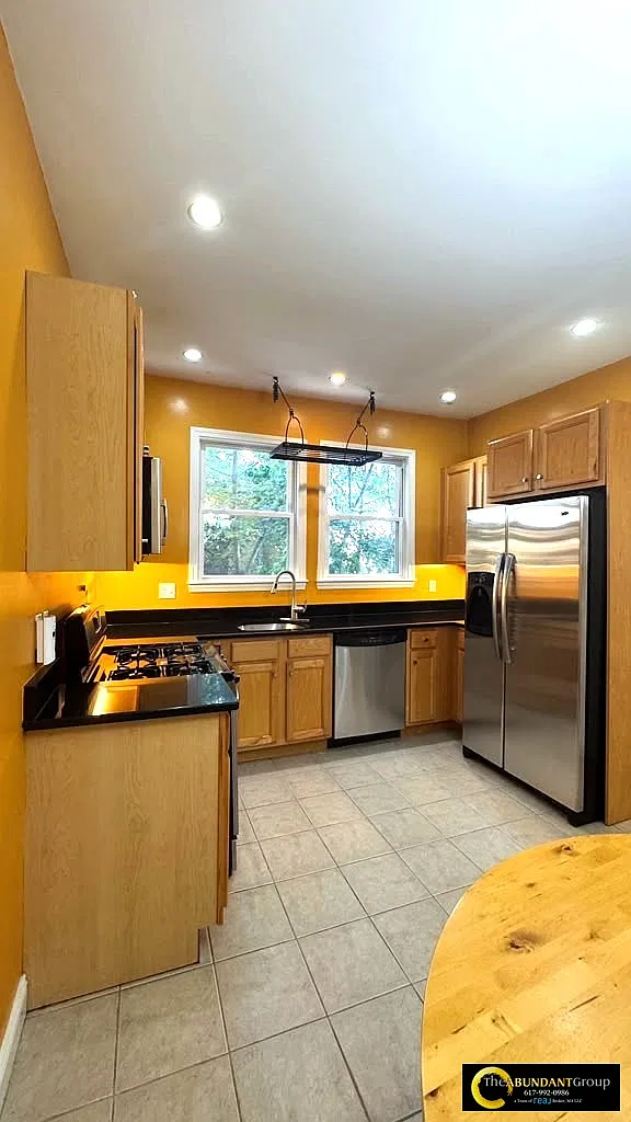3 bed, 1.0 bath, $3,800 — Photo 3