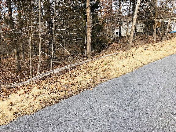 2nd image of Summers Ln