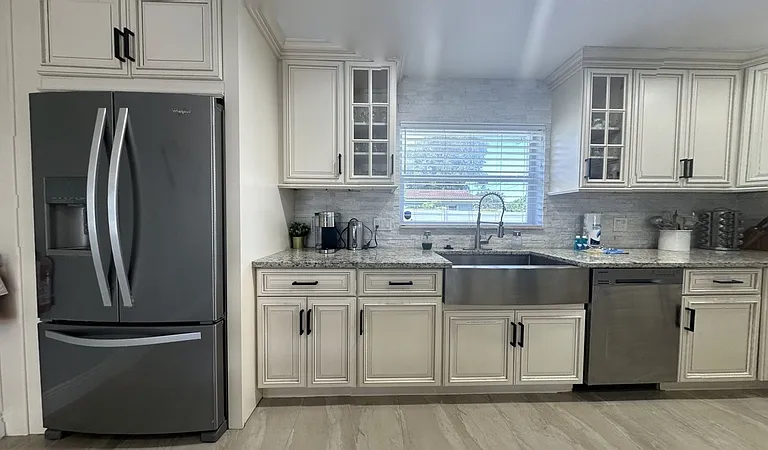 2558 Rosery Rd E — Photo 6