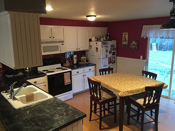 Kitchen/dining nook