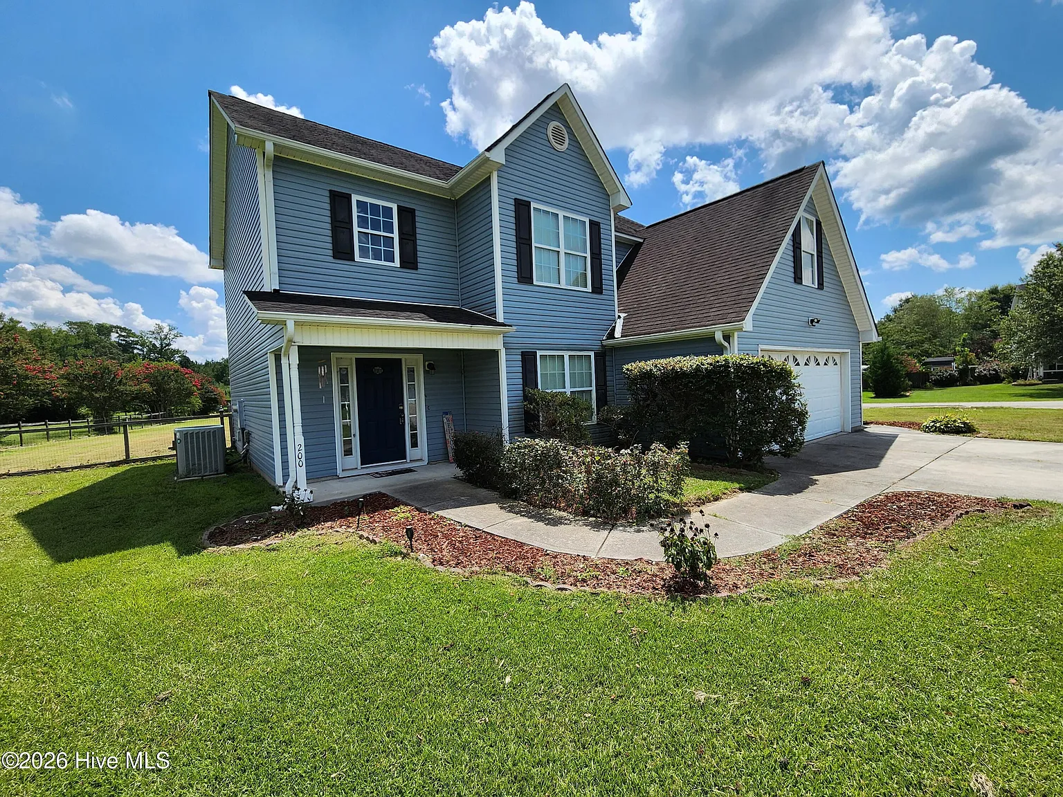 3 bed, 2.5 bath, $2,050 — Photo 3