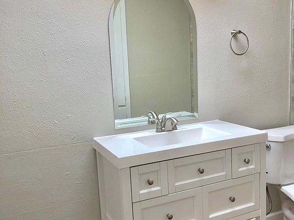 5th image of 1016 E Maryland Ave #8
