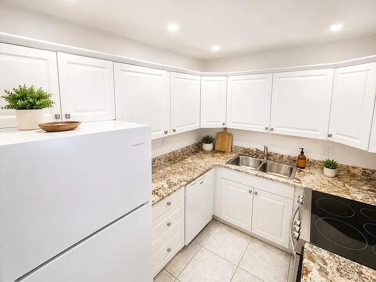 5951 NE 14th Ln #301N — Photo 12