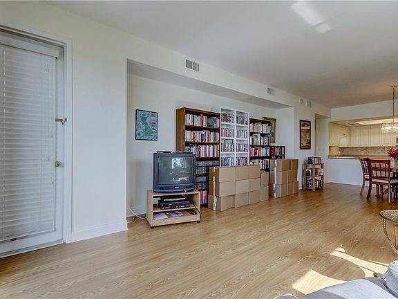 4th image of 6 Belleview Blvd APT 206