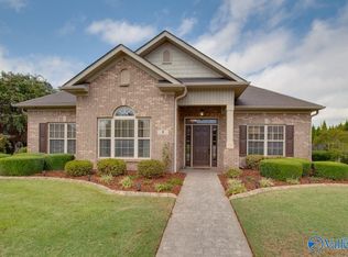 4 Queensland Dr SW, Huntsville, AL 35824