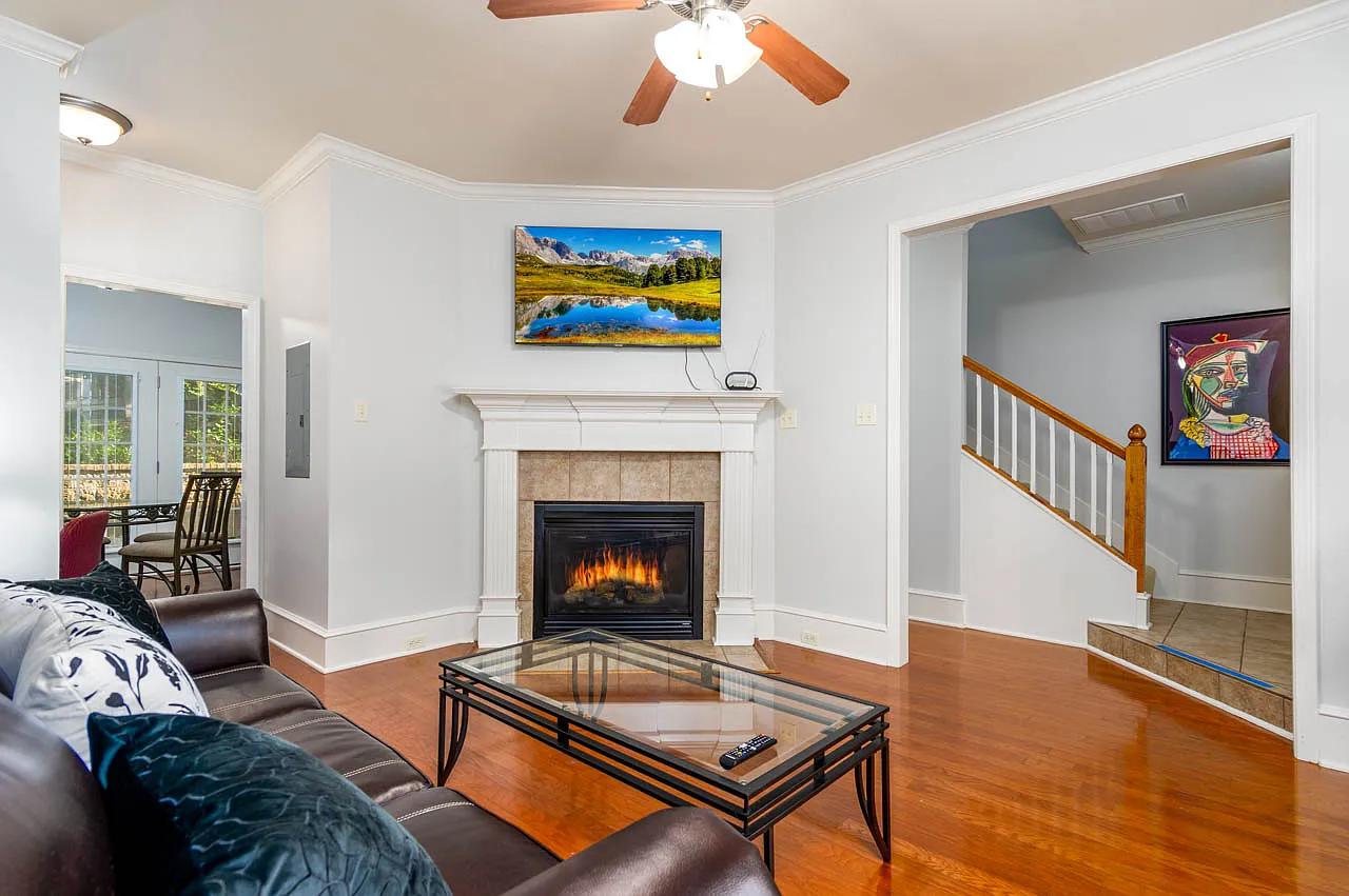 2 bed, 2.5 bath, 1220 sqft, $1,890 — Photo 2