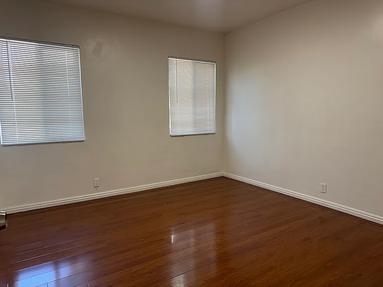 301 S 6th St — Photo 3