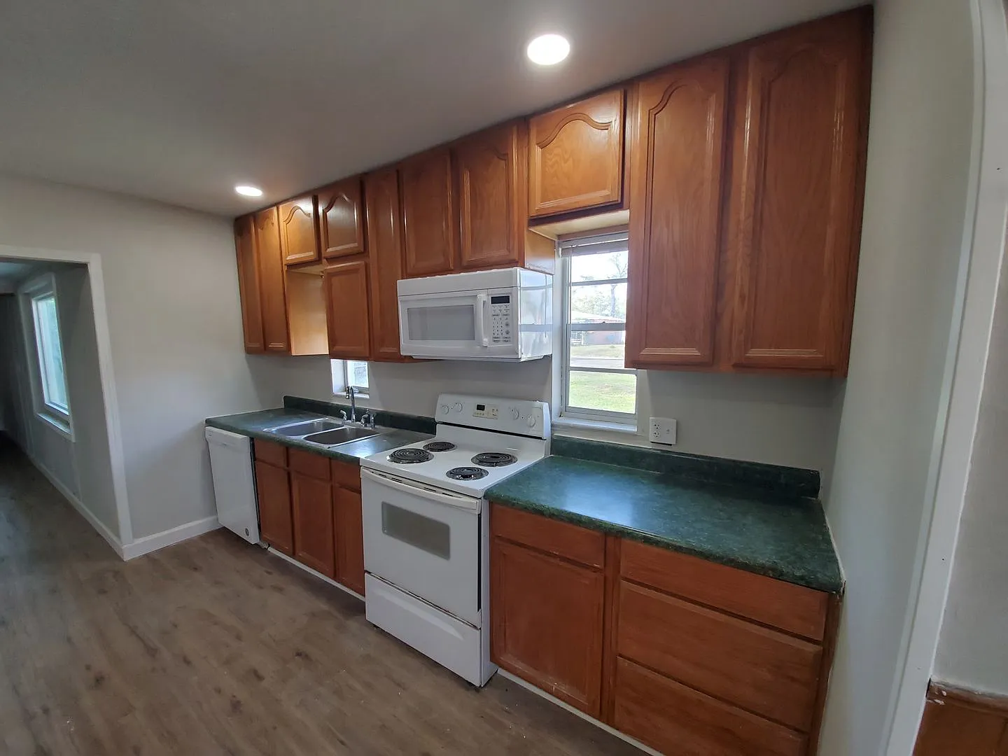 St. Andrews Charmer! 5 BR/2BA Home — Photo 3
