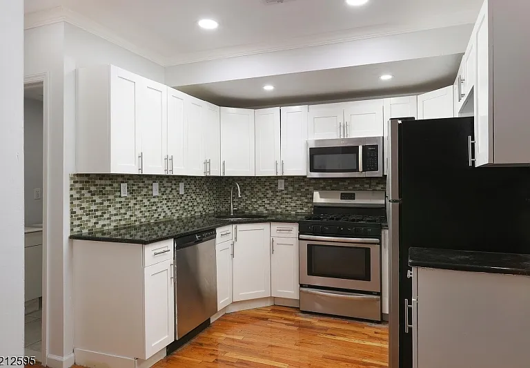 131 Armstrong Ave — Photo 10