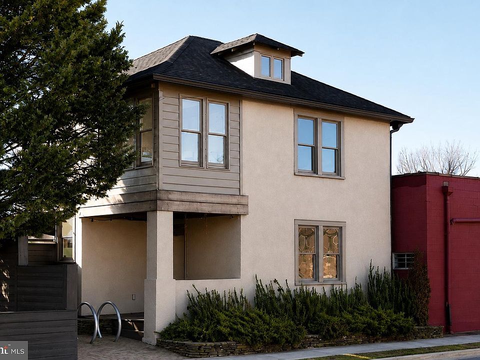 1st image of 202 Herndon St