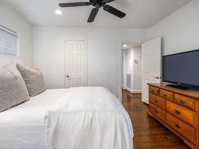 2319 English Village Ln — Photo 17