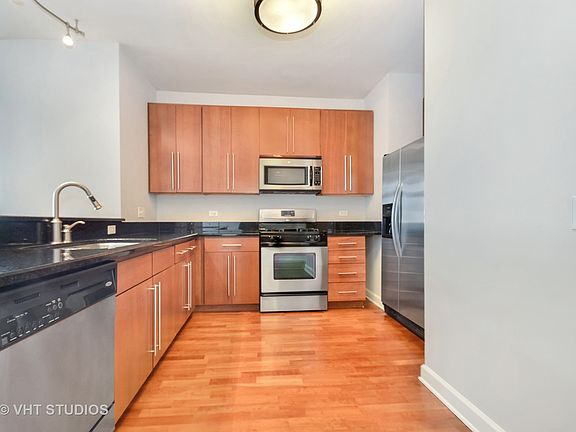 4th image of 1600 S Prairie Ave Unit 1707