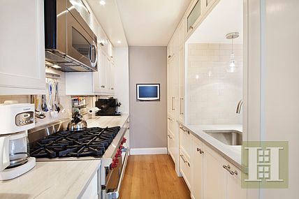 3rd image of 165 W 66th St #4AYZ