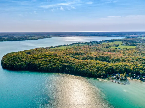 18 Tracy Rd, Central Manitoulin, ON P0P 2B0