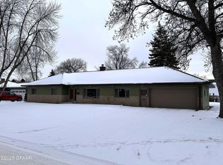 424 Cherry St, Grafton, ND 58237